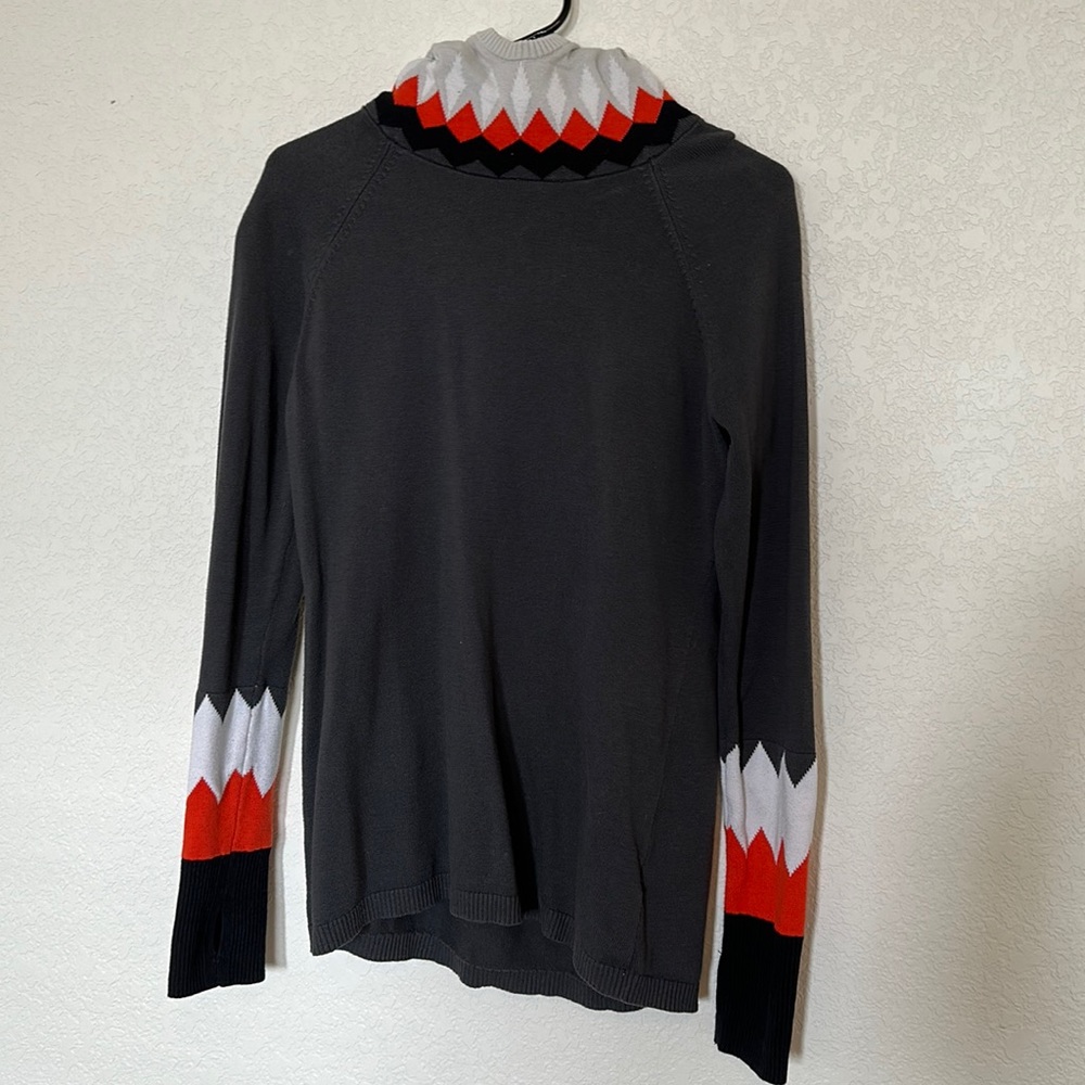 GapFit sweater